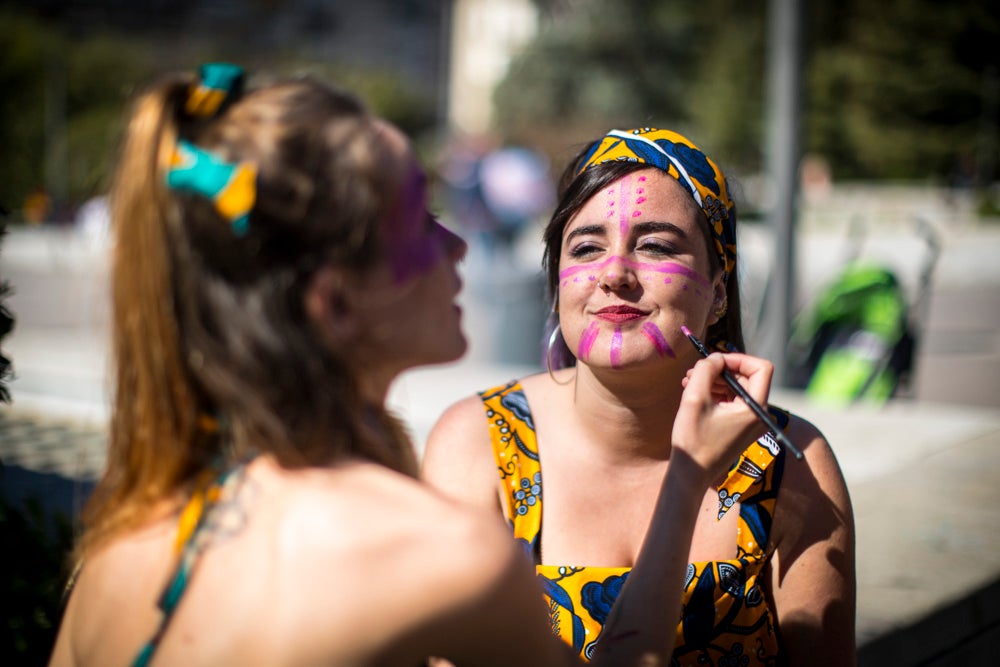 Repaso completo en imágenes a una marcha multitudinaria este Día de la Mujer en Granada