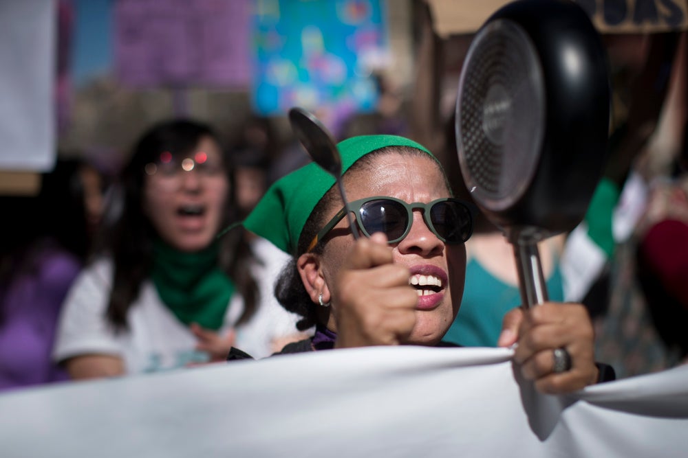 Repaso completo en imágenes a una marcha multitudinaria este Día de la Mujer en Granada