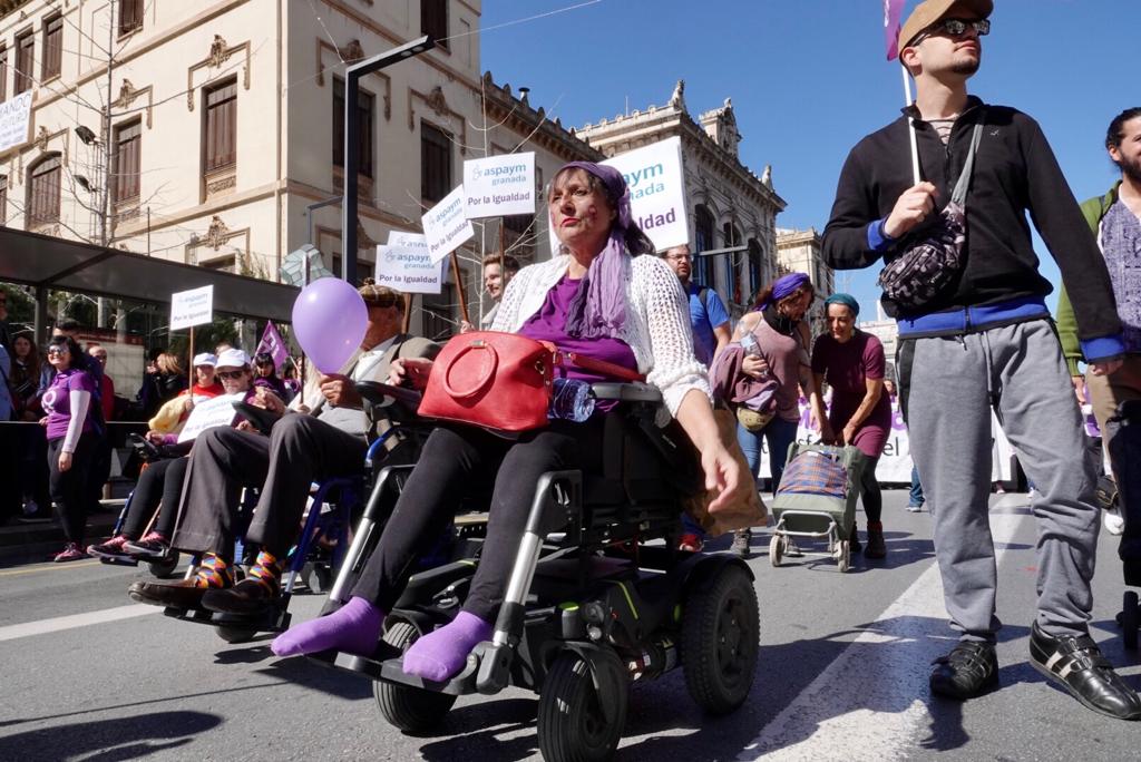 Repaso completo en imágenes a una marcha multitudinaria este Día de la Mujer en Granada