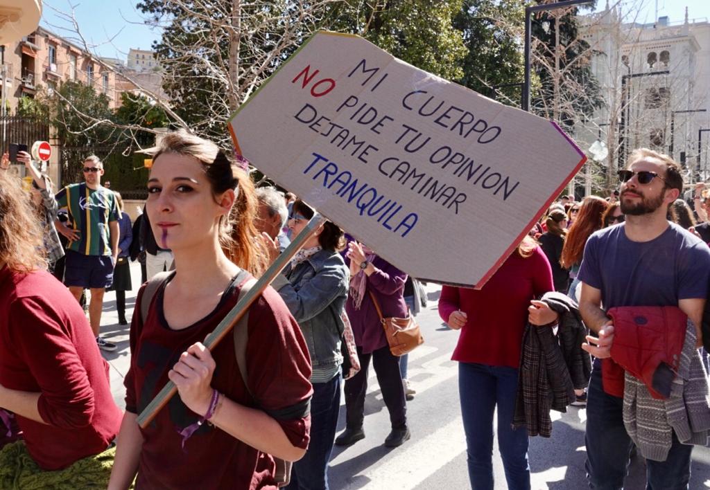 Repaso completo en imágenes a una marcha multitudinaria este Día de la Mujer en Granada