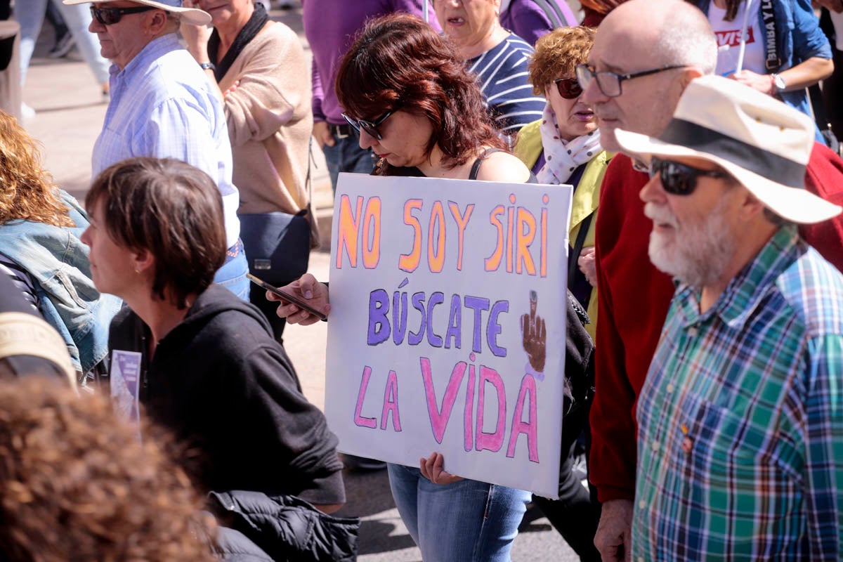 Cientos de carteles y pancartas reivindicativas en la manifestación de este domingo