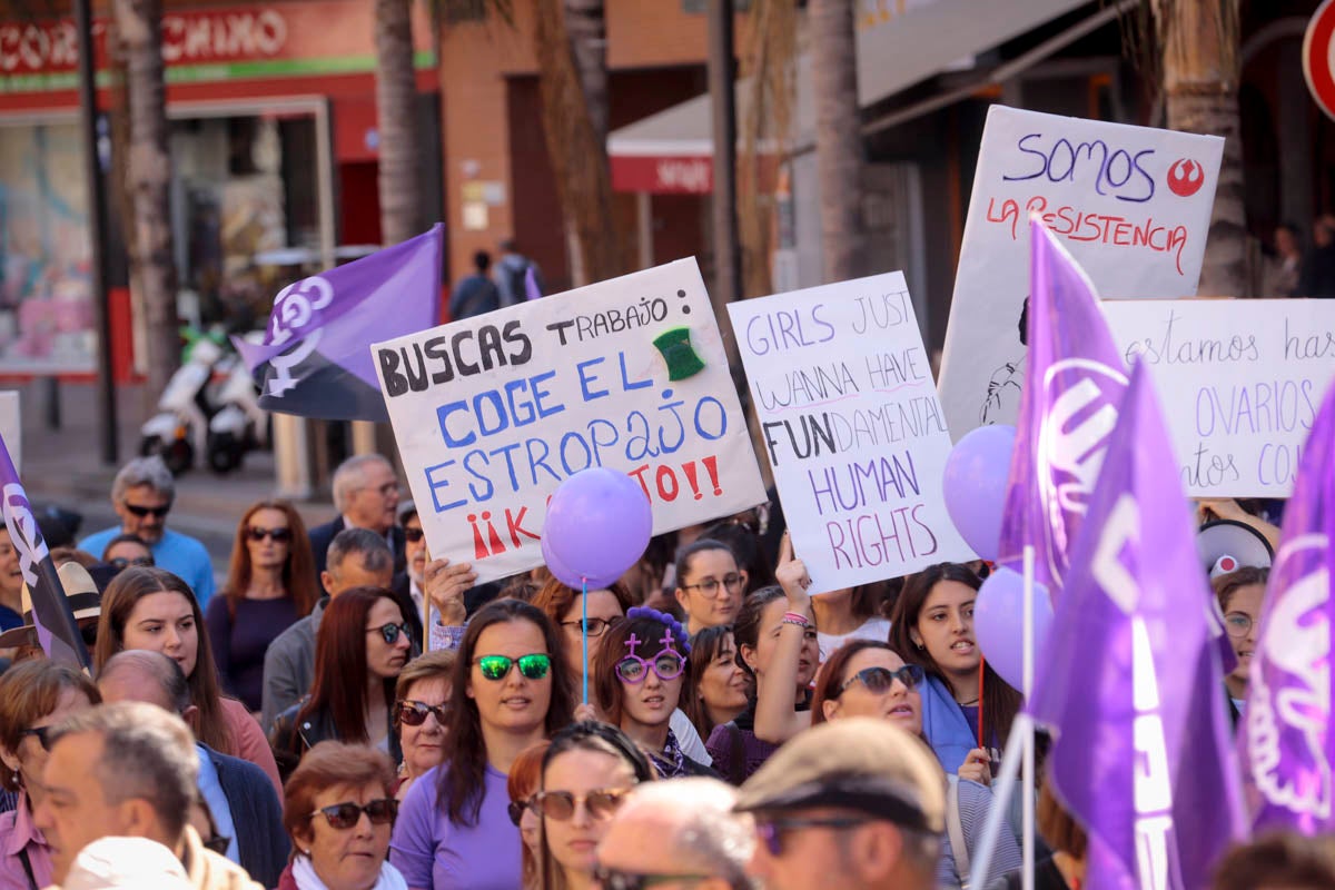 Cientos de carteles y pancartas reivindicativas en la manifestación de este domingo
