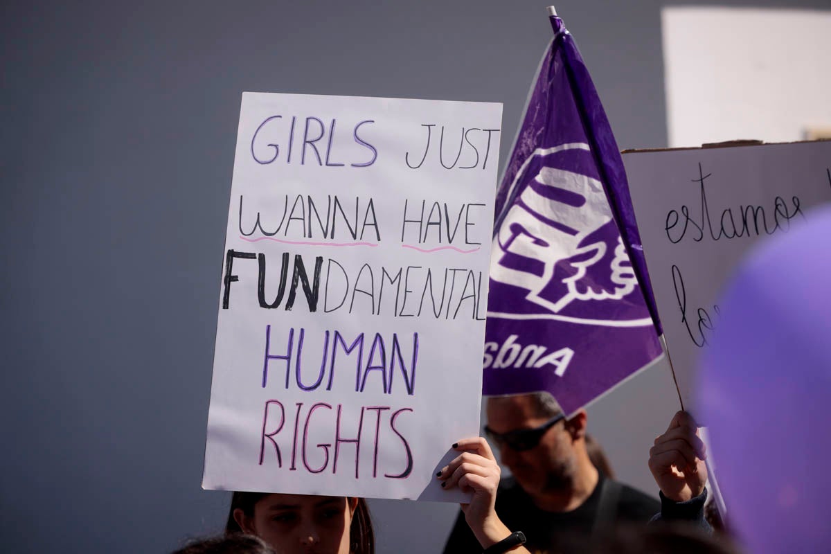 Cientos de carteles y pancartas reivindicativas en la manifestación de este domingo