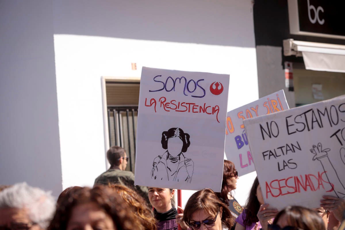 Cientos de carteles y pancartas reivindicativas en la manifestación de este domingo