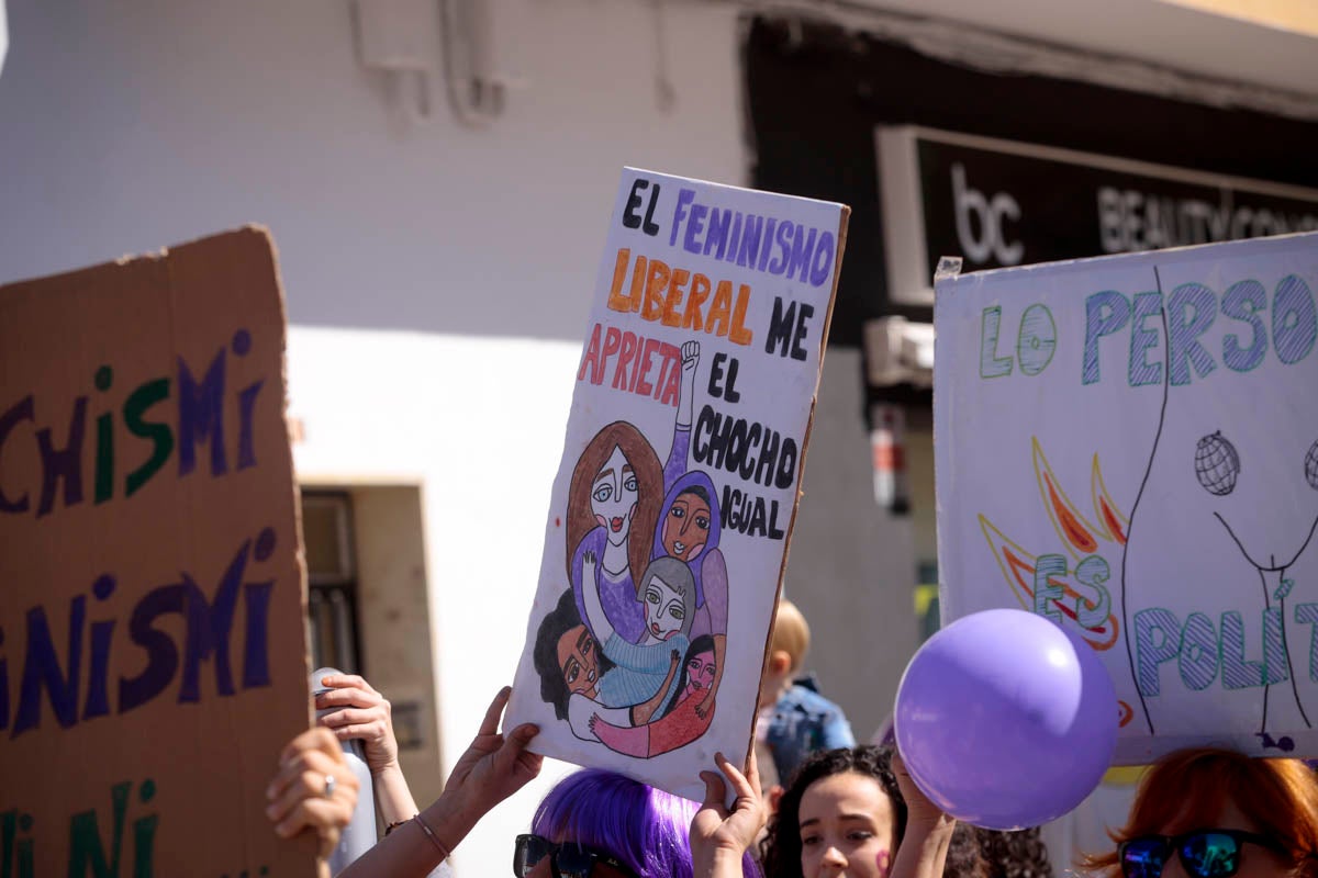 Cientos de carteles y pancartas reivindicativas en la manifestación de este domingo