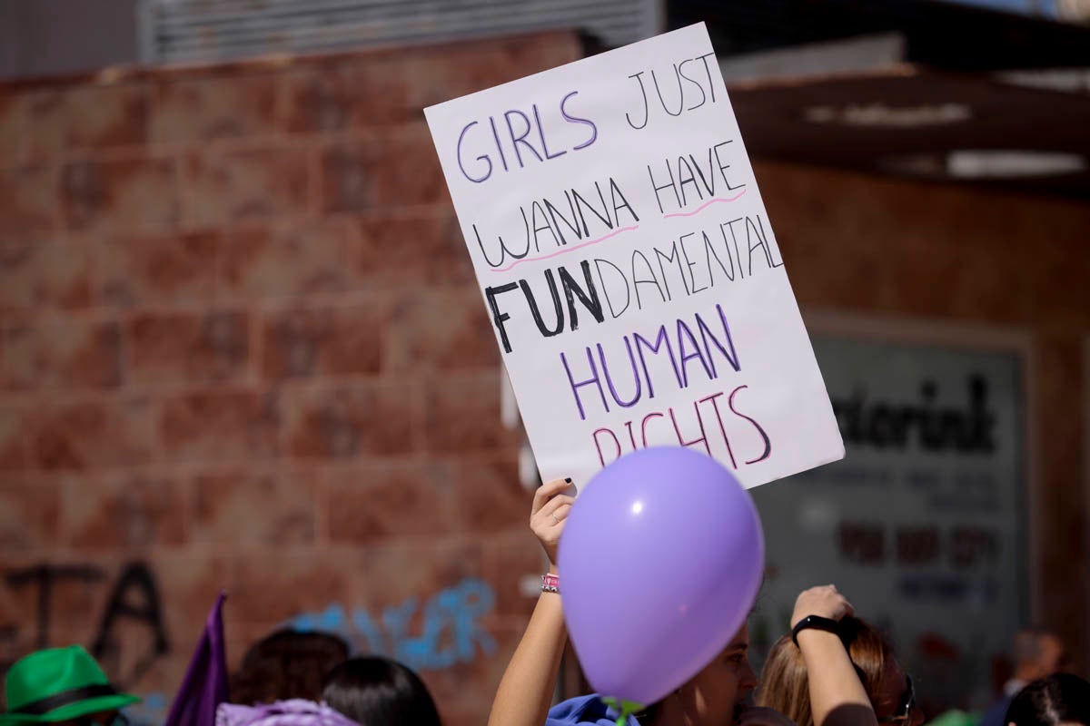 Cientos de carteles y pancartas reivindicativas en la manifestación de este domingo