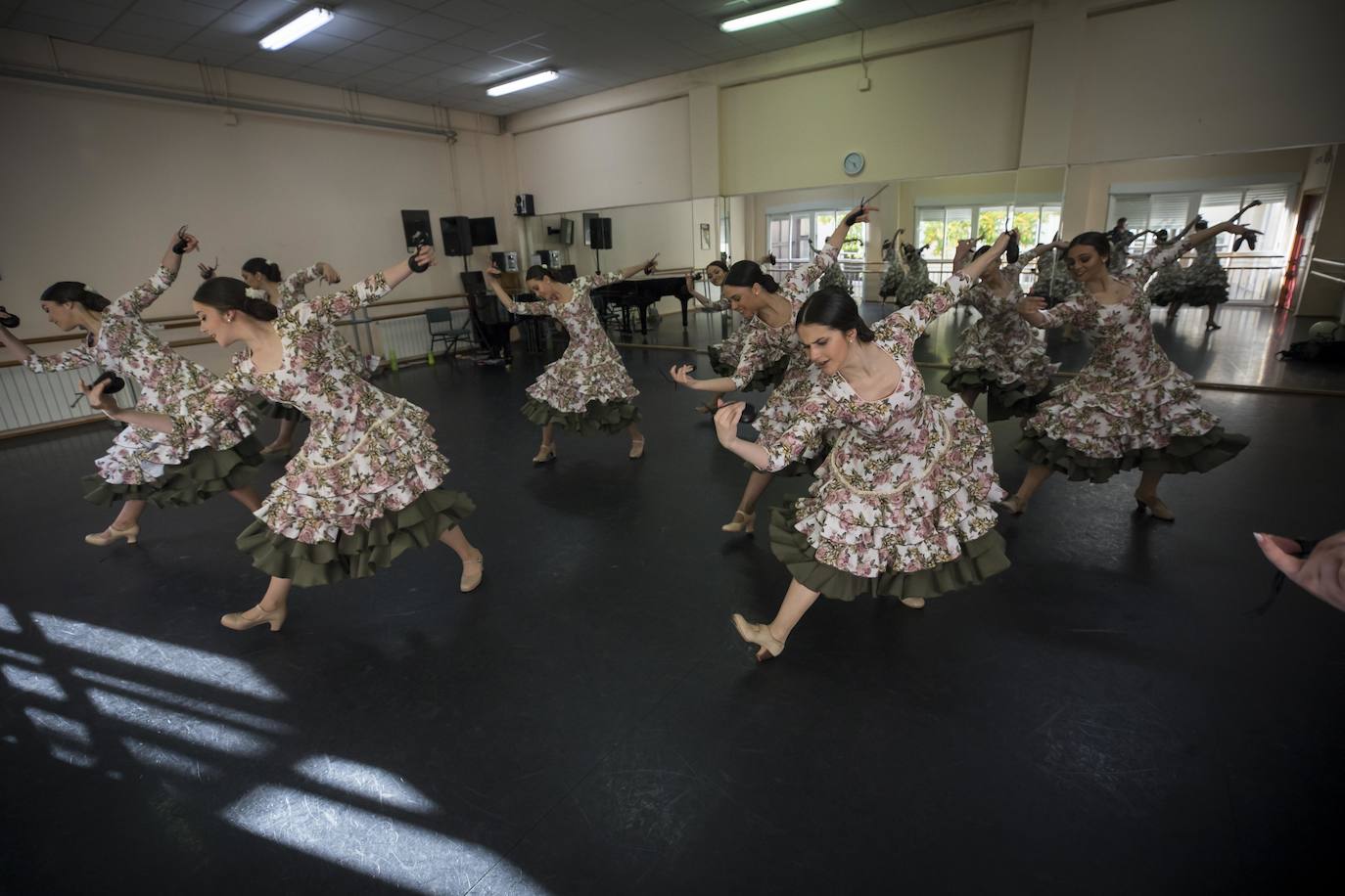 Un grupo de alumnas del Conservatorio Profesional de Danza Reina Sofía, de Granada, triunfa en el festival más prestigioso de España con una coreografía ideada por ellas mismas