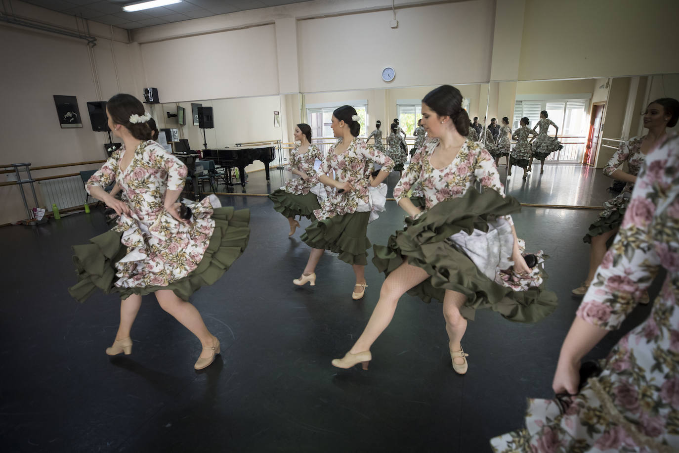 Un grupo de alumnas del Conservatorio Profesional de Danza Reina Sofía, de Granada, triunfa en el festival más prestigioso de España con una coreografía ideada por ellas mismas