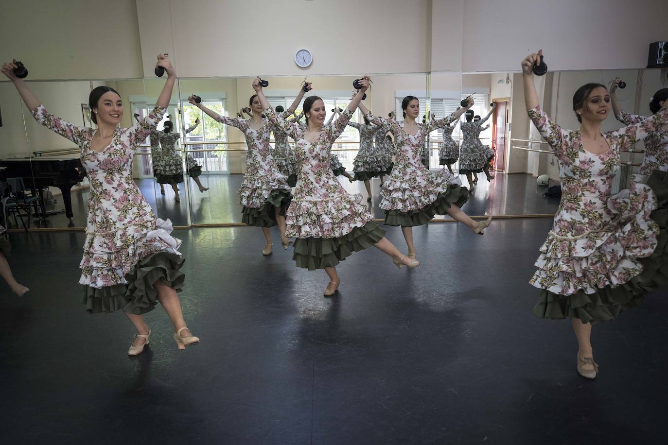 Un grupo de alumnas del Conservatorio Profesional de Danza Reina Sofía, de Granada, triunfa en el festival más prestigioso de España con una coreografía ideada por ellas mismas