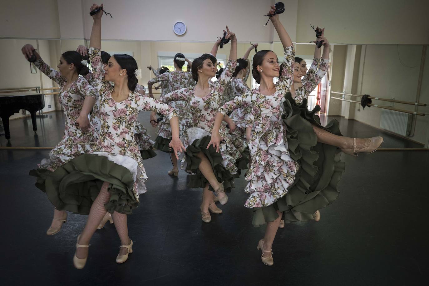 Un grupo de alumnas del Conservatorio Profesional de Danza Reina Sofía, de Granada, triunfa en el festival más prestigioso de España con una coreografía ideada por ellas mismas