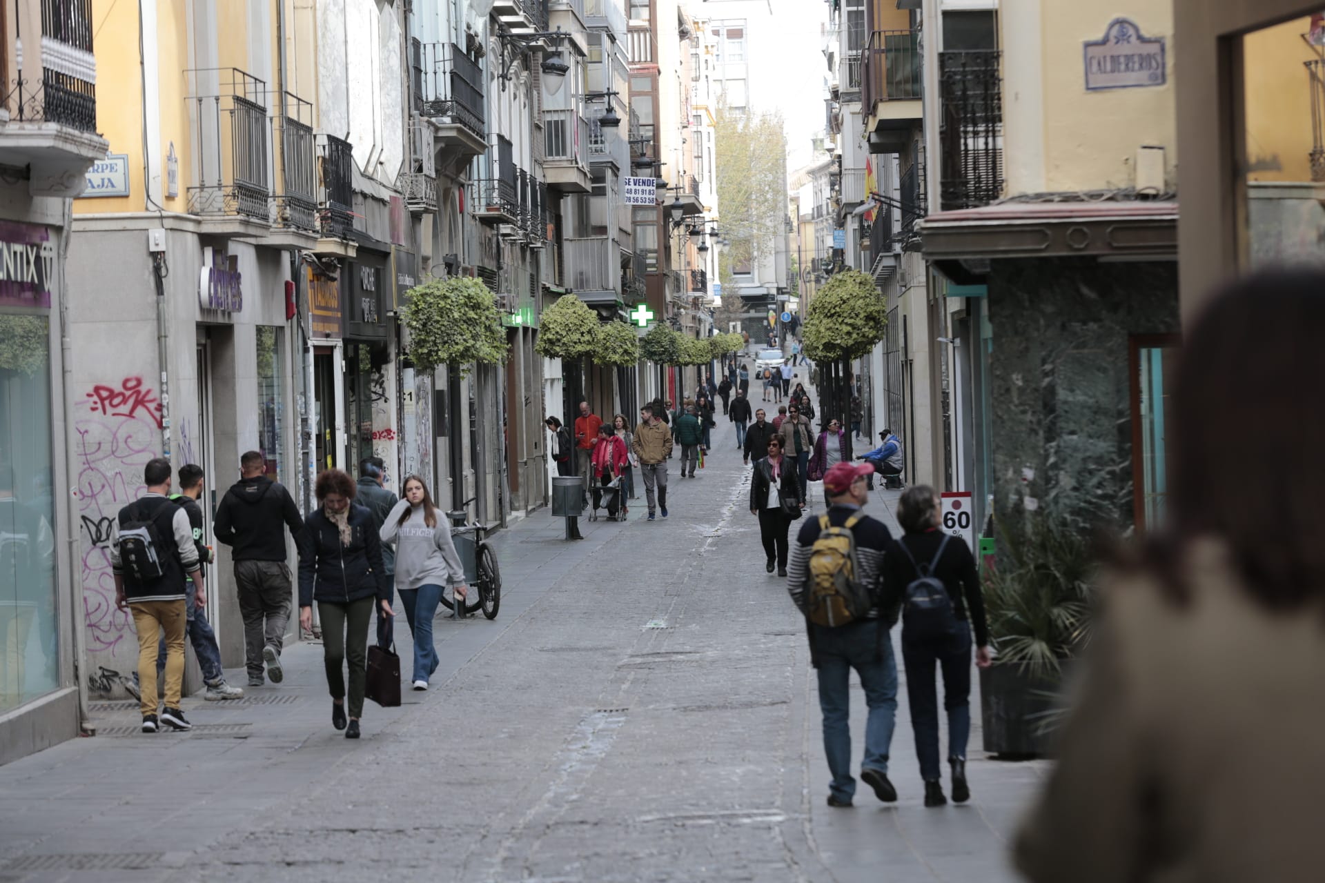 Las calles de Granada y los monumentos, con mucha menos gente de lo habitual