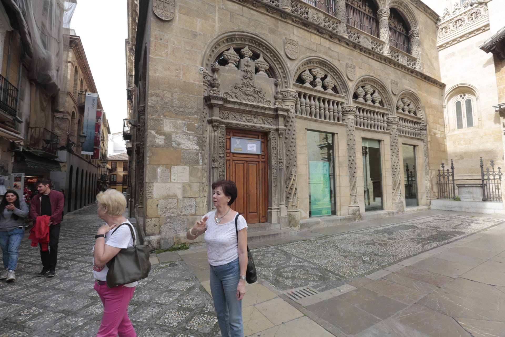 Las calles de Granada y los monumentos, con mucha menos gente de lo habitual