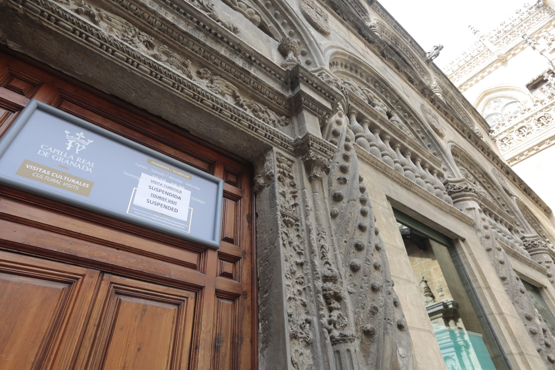 Las calles de Granada y los monumentos, con mucha menos gente de lo habitual