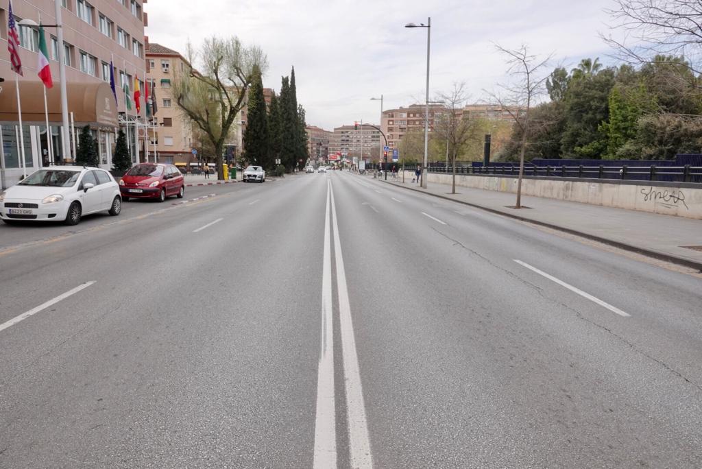 Las calles de Granada y los monumentos, con mucha menos gente de lo habitual