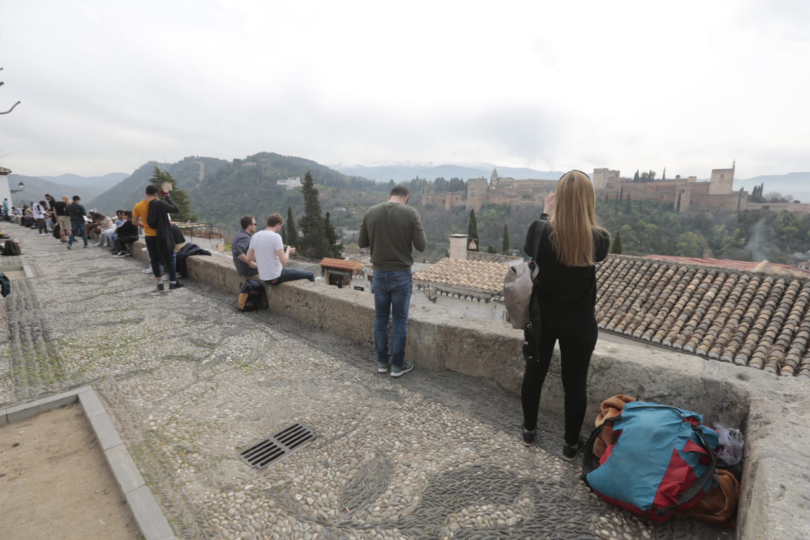 Las calles de Granada y los monumentos, con mucha menos gente de lo habitual