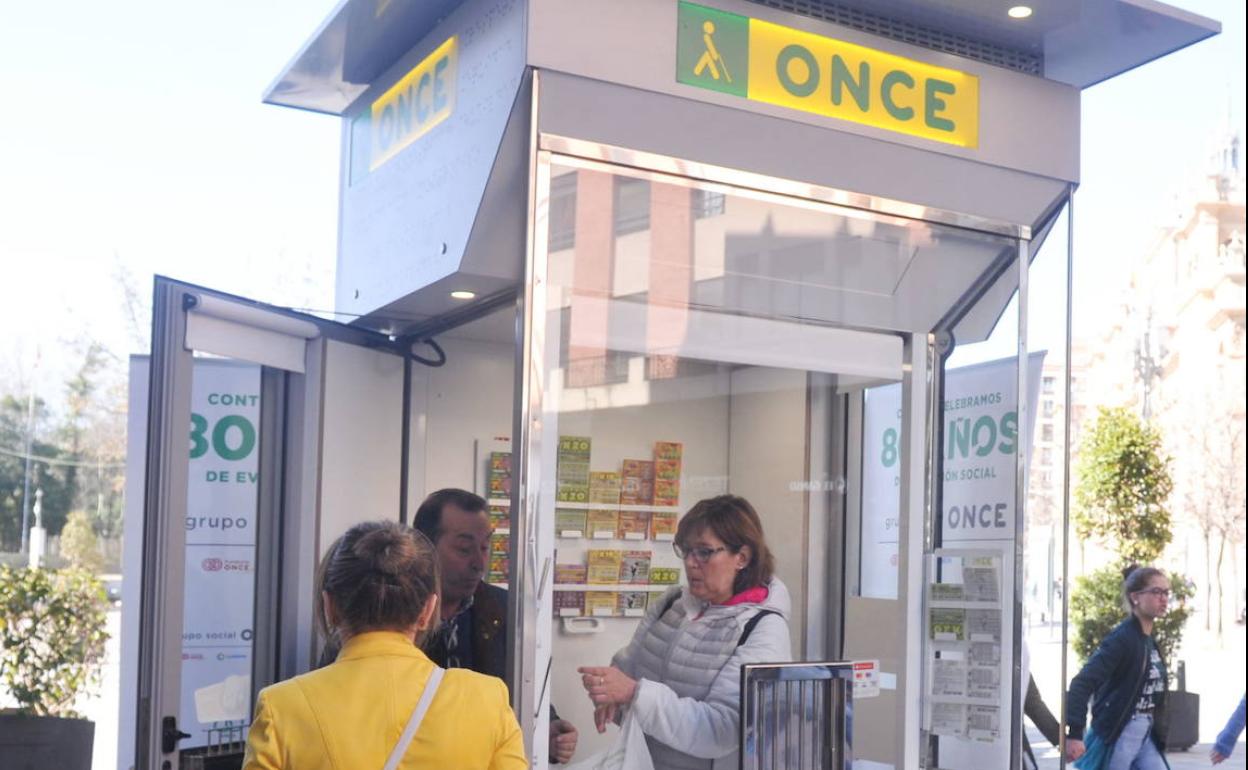 Un kiosko de la ONCE en Valladolid.