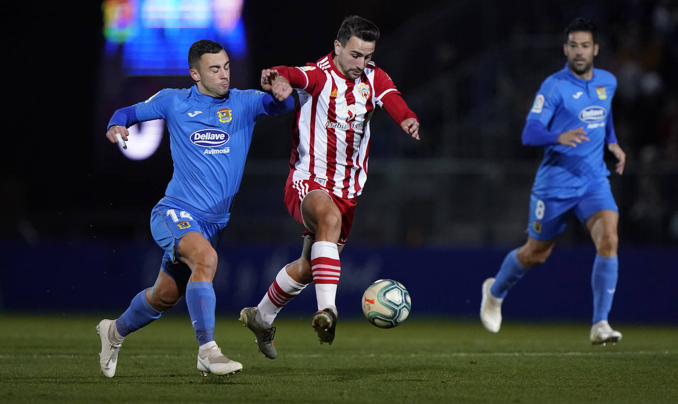 Imagen principal - Arriba, Juan Muñoz, quinto en apariciones, pero no en minutos. Abajo (izda.) Rubén Enri, jugador del filial que ha debutado con el primer equipo; Valentín Vada (abajo drchal), uno de los más sustituidos. 