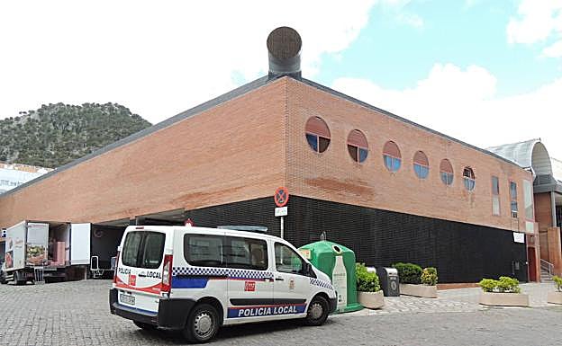 Vehículo policial en el mercado de San Francisco. 