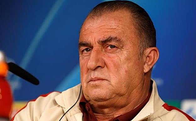 Fatih Terim, en una rueda de prensa con el Galatasaray. 