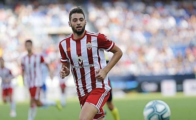 Iván Martos, que ha disñutado 2.387 minutos, es el jugador de la UDA que más tiempo ha estado sobre el terreno de juego. 