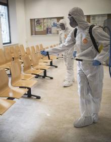 Imagen secundaria 2 - Trabajos de limpieza en Mondragones. 