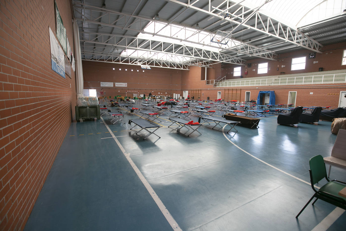 Las estrictas medidas de seguridad impuestas por el Gobierno para frenar el virus obligan a activar alternativas sociales 