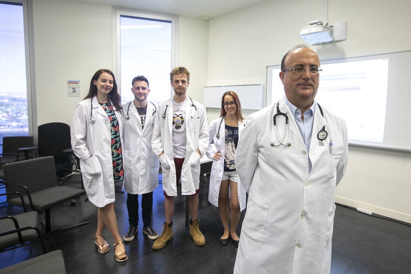 El profesor de la UGR Pedro Romero en primer término.