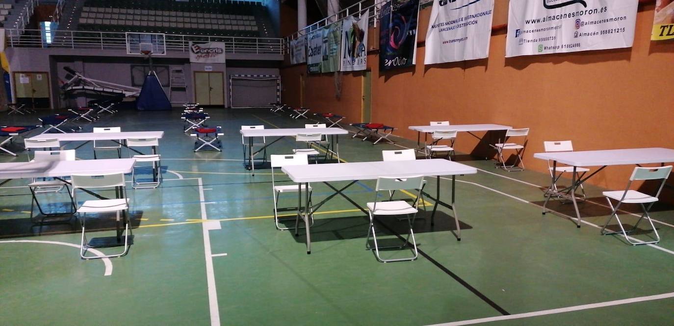 El pabellón ya está habilitado para acoger a los sin techo.