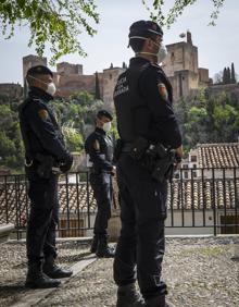 Imagen secundaria 2 - Estado de alarma por el coronavirus en Granada | Así patrulla la Policía Local en la cuarentena