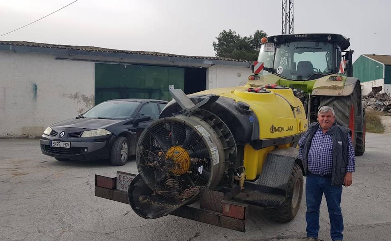 Estado de alarma por el coronavirus en Granada | «Lo hago por mi pueblo, porque me lo ha dado todo»