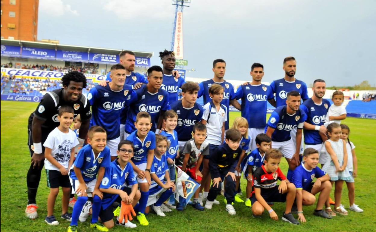 Alineación de los azulillos en un partido de Liga. ENRIQUE