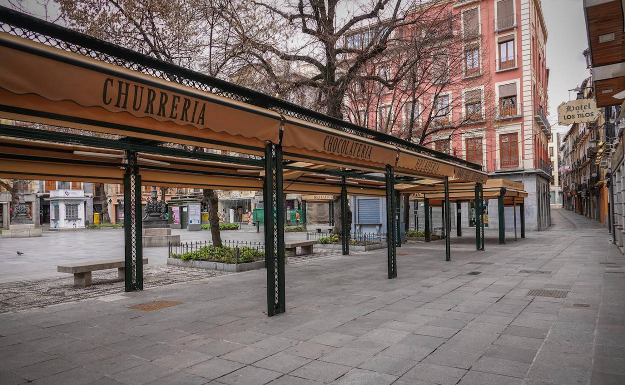 Un negocio de hostelería cerrado en la plaza Bib-Rambla. 
