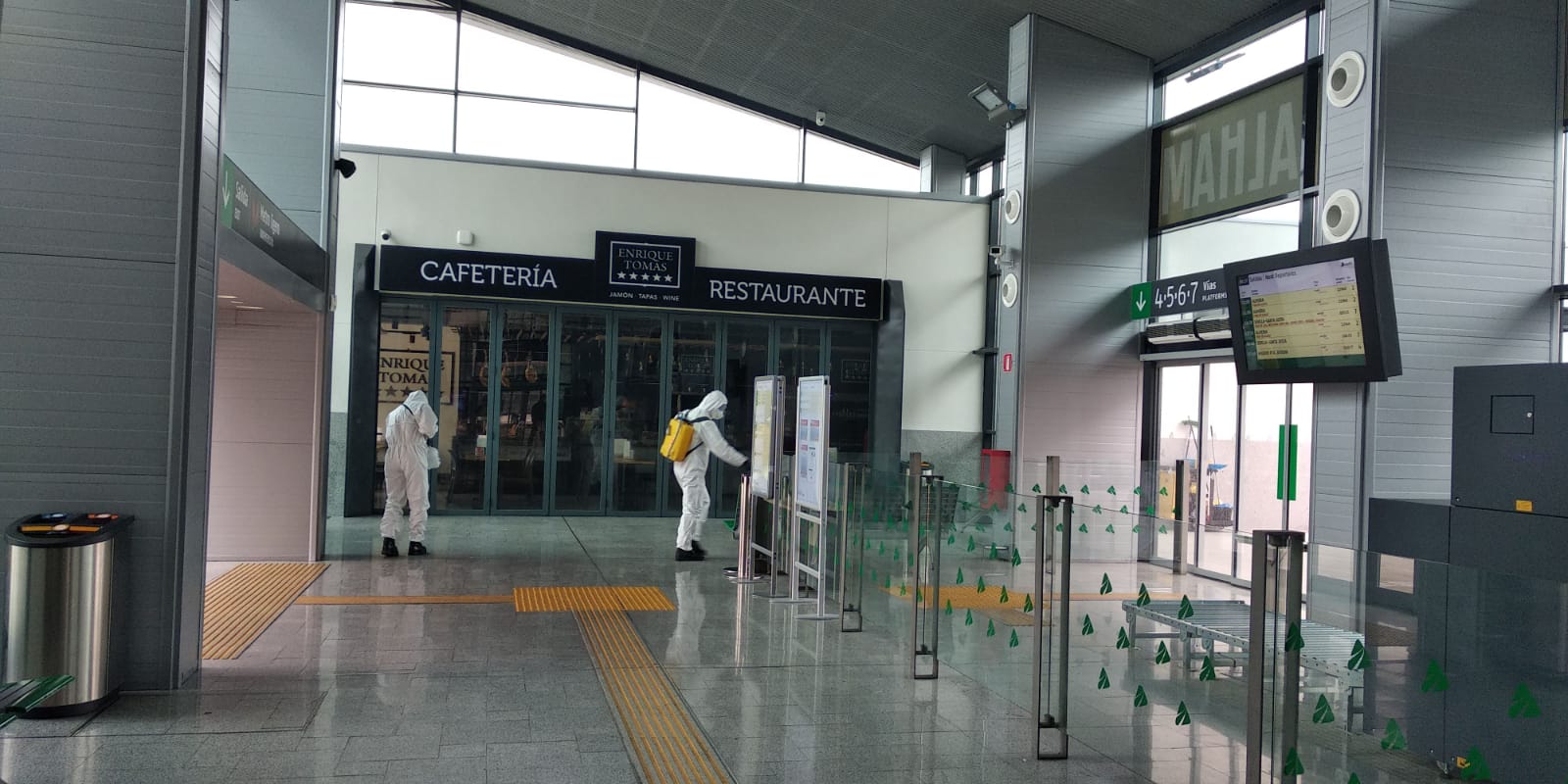 La capital vive una nueva semana de cuarentena con menos gente circulando y las Fuerzas y cuerpos de Seguridad del estado manteniendo el orden