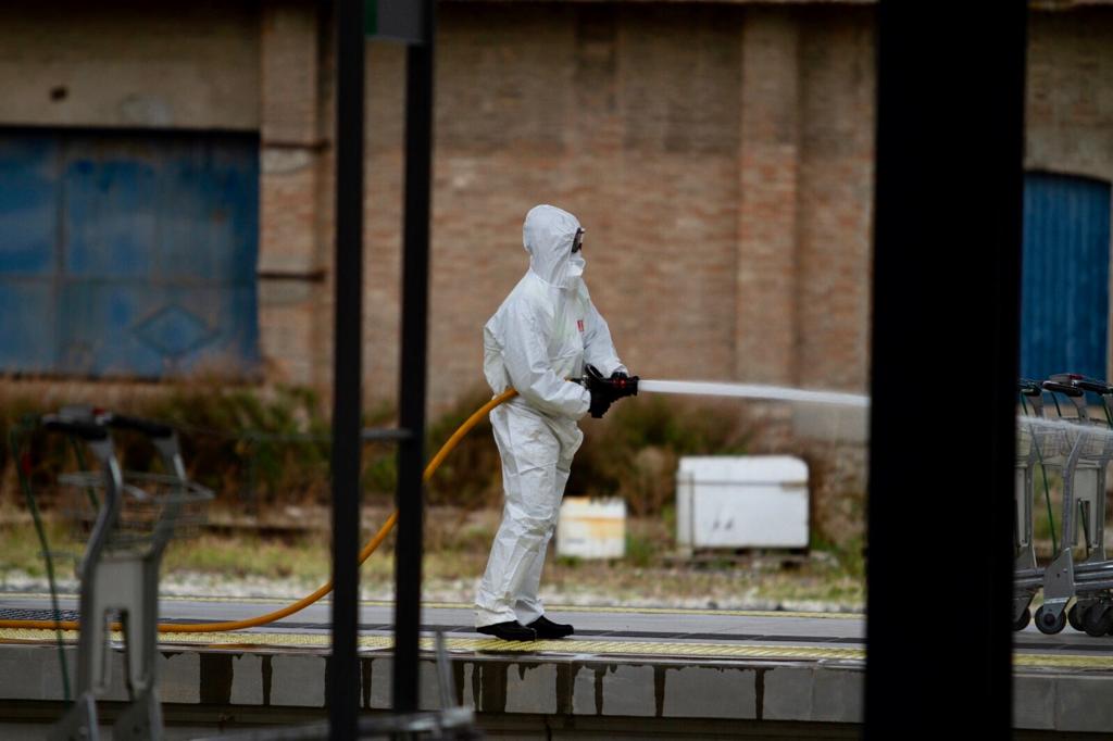 La capital vive una nueva semana de cuarentena con menos gente circulando y las Fuerzas y cuerpos de Seguridad del estado manteniendo el orden