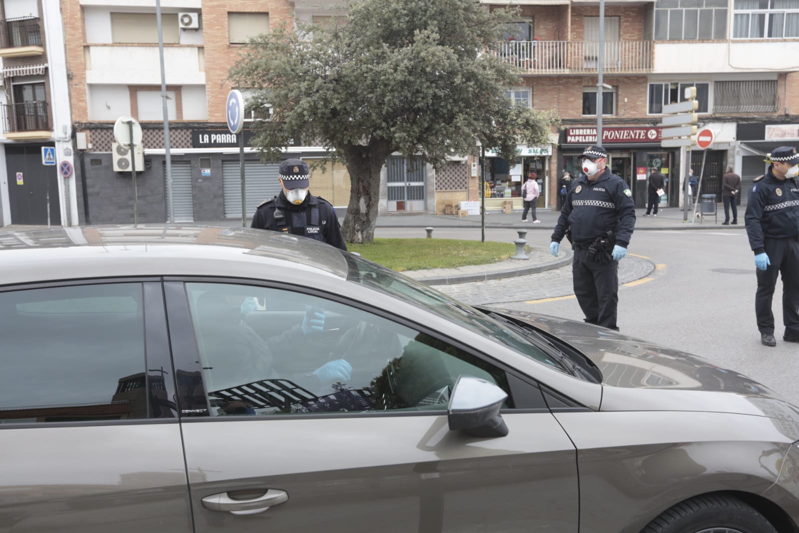 La capital vive una nueva semana de cuarentena con menos gente circulando y las Fuerzas y cuerpos de Seguridad del estado manteniendo el orden