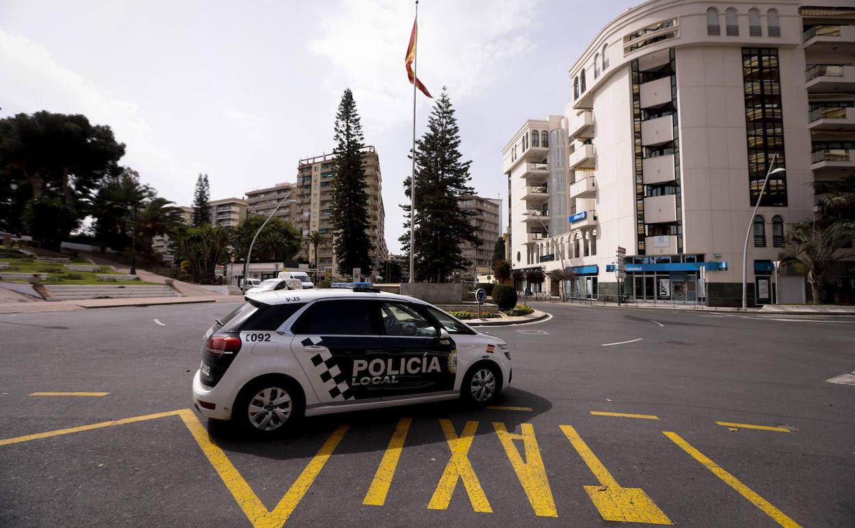 La Policía vigila que se cumplan las restricciones de movilidad.