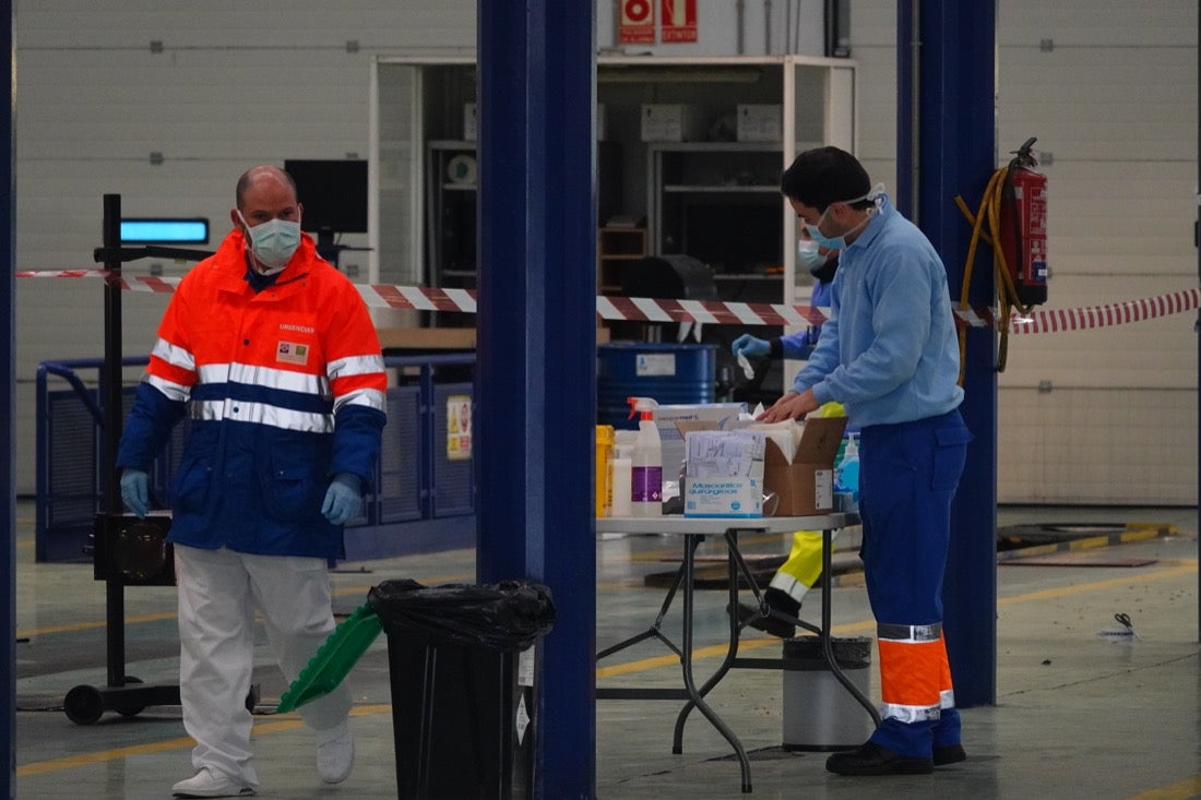 Continúa el estado de alarma en la ciudad y las calles desérticas se mezclan con sanitarios y Cuerpos y Ferzas de Seguridad del Estado