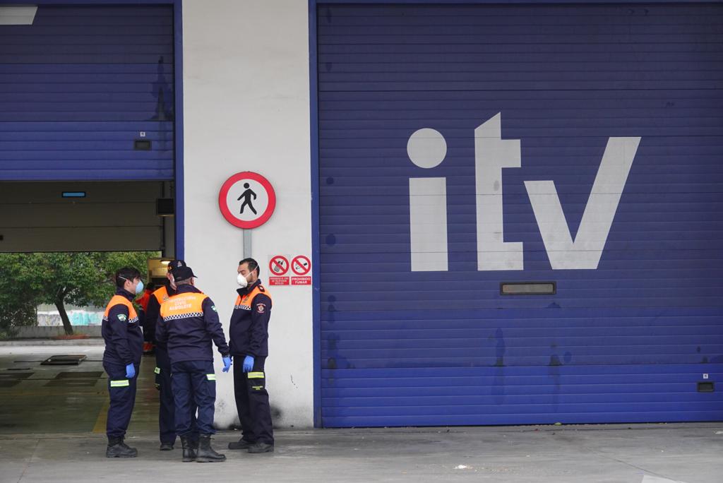 Continúa el estado de alarma en la ciudad y las calles desérticas se mezclan con sanitarios y Cuerpos y Ferzas de Seguridad del Estado