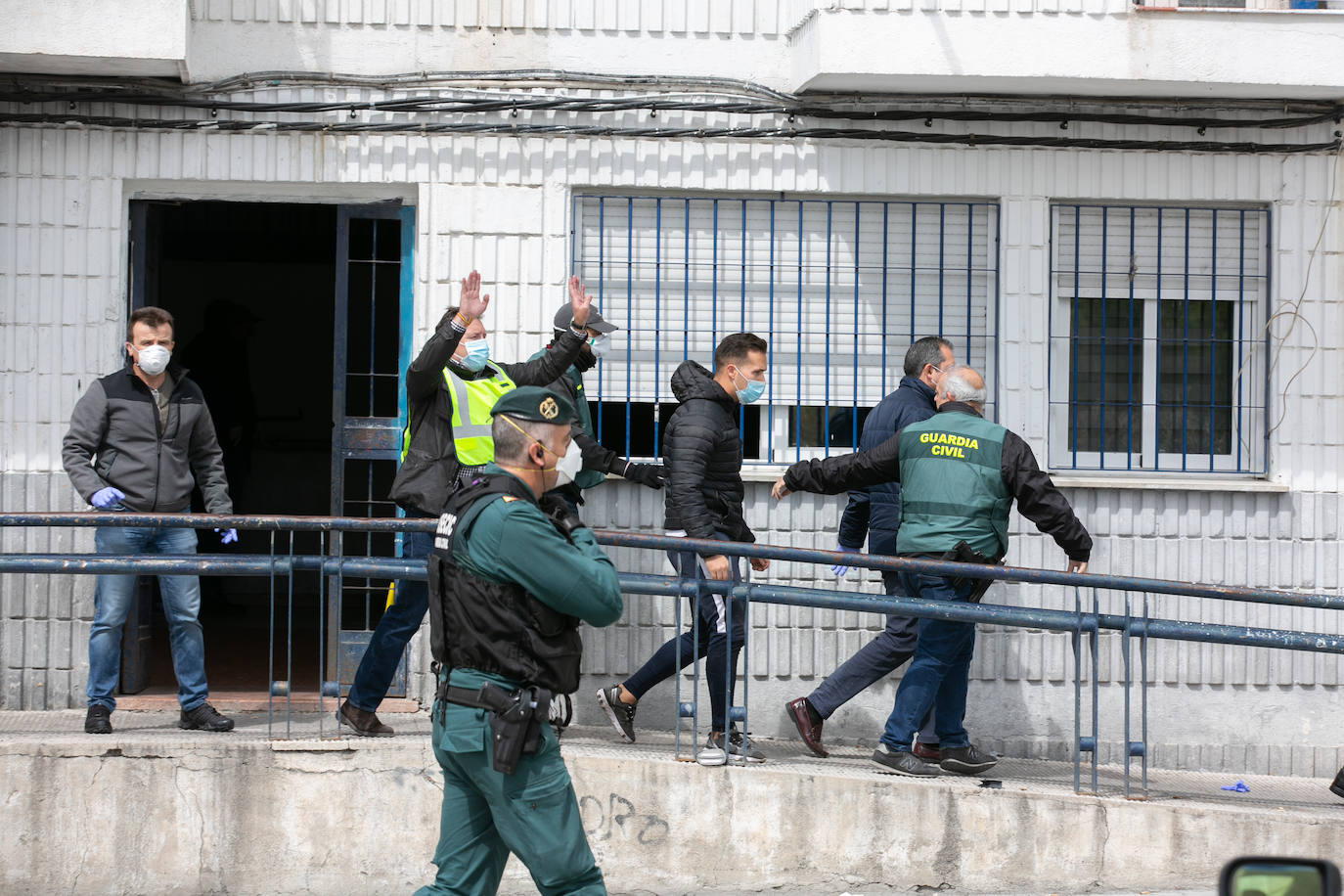 Tras atropellar a un guardia civil, el conocido delincuente huyó a Almanjáyar, donde fue detenido tras esconderse