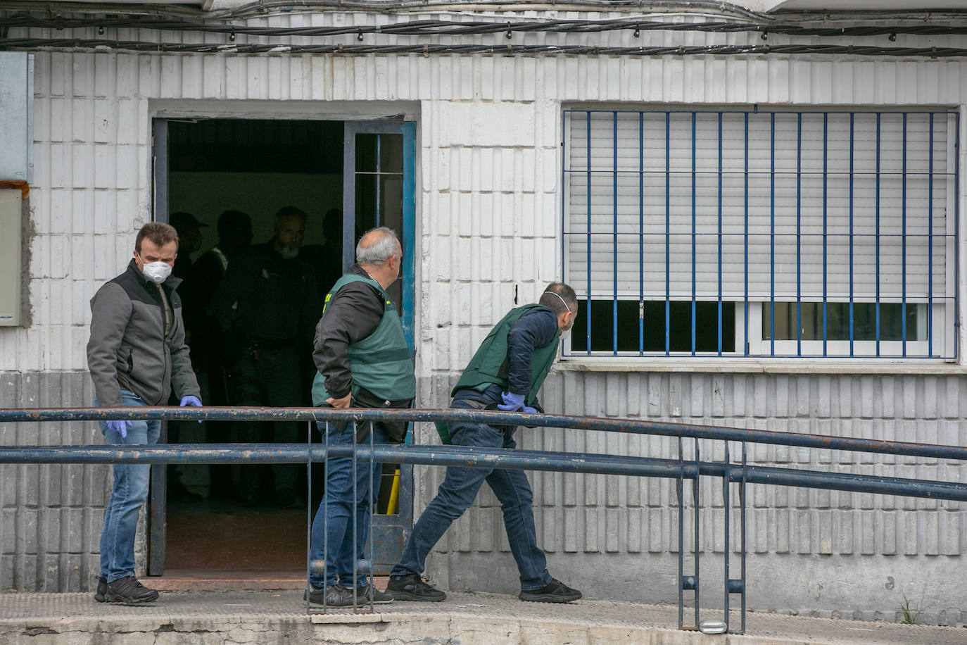 Tras atropellar a un guardia civil, el conocido delincuente huyó a Almanjáyar, donde fue detenido tras esconderse