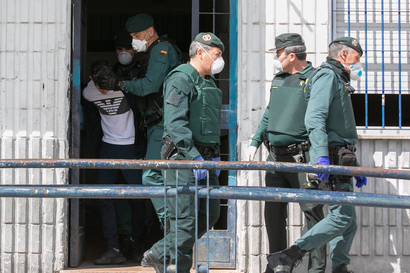 Tras atropellar a un guardia civil, el conocido delincuente huyó a Almanjáyar, donde fue detenido tras esconderse