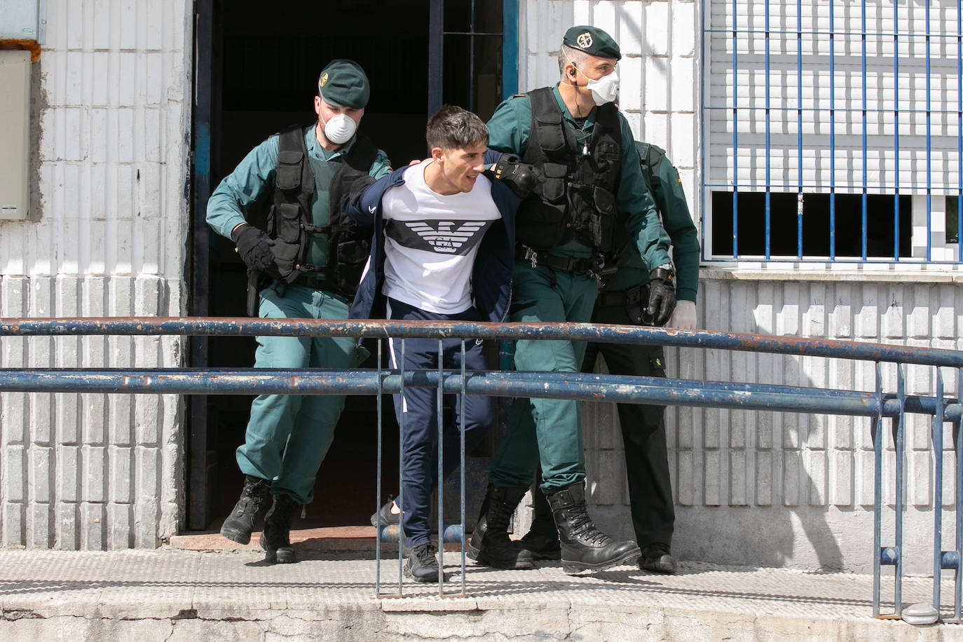 Tras atropellar a un guardia civil, el conocido delincuente huyó a Almanjáyar, donde fue detenido tras esconderse