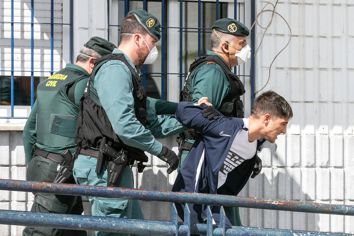 Tras atropellar a un guardia civil, el conocido delincuente huyó a Almanjáyar, donde fue detenido tras esconderse