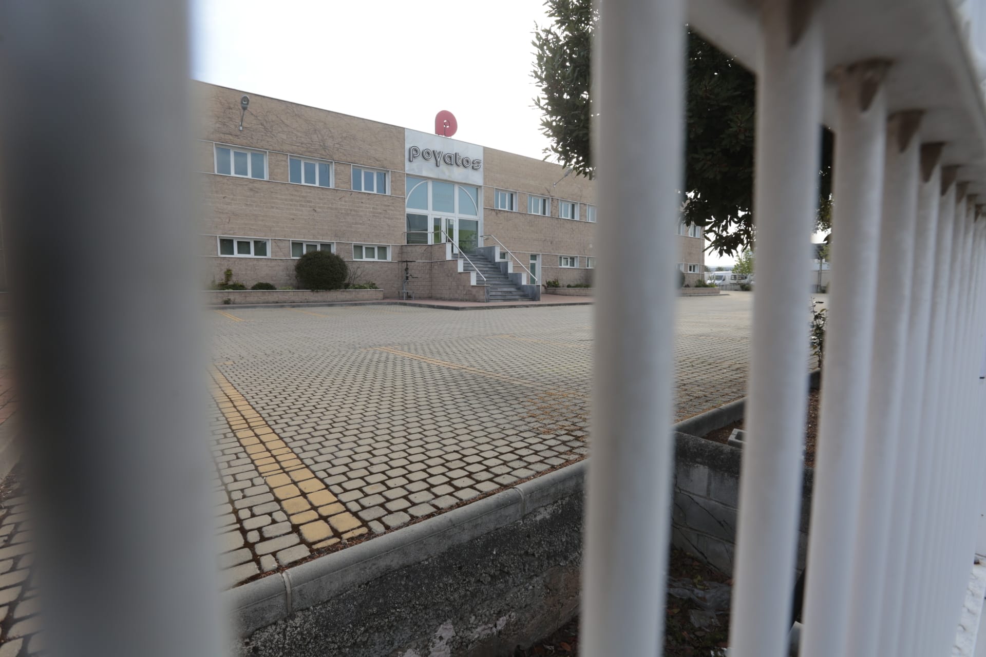 Tras las restricciones a profesionales no esenciales, la ciudad vive la primera jornada de un nuevo estado de alarma