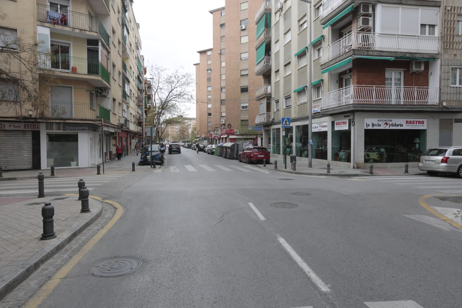 Tras las restricciones a profesionales no esenciales, la ciudad vive la primera jornada de un nuevo estado de alarma