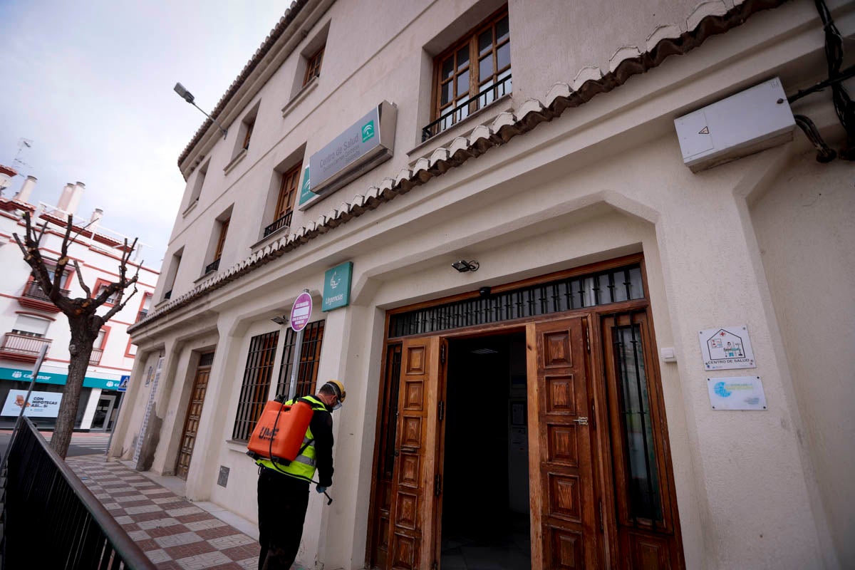 La UME contingúa así con sus labores de desinfección y tomando presencia en las calles de diferentes municipios de la comarca