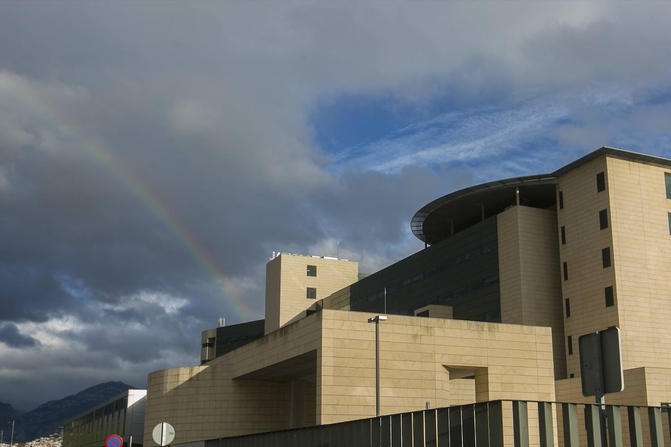 Las nuevas restricciones a la movilidad se hacen notar en las calles y plazas de la capital