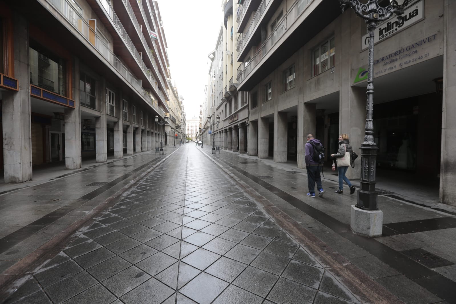 Las nuevas restricciones a la movilidad se hacen notar en las calles y plazas de la capital