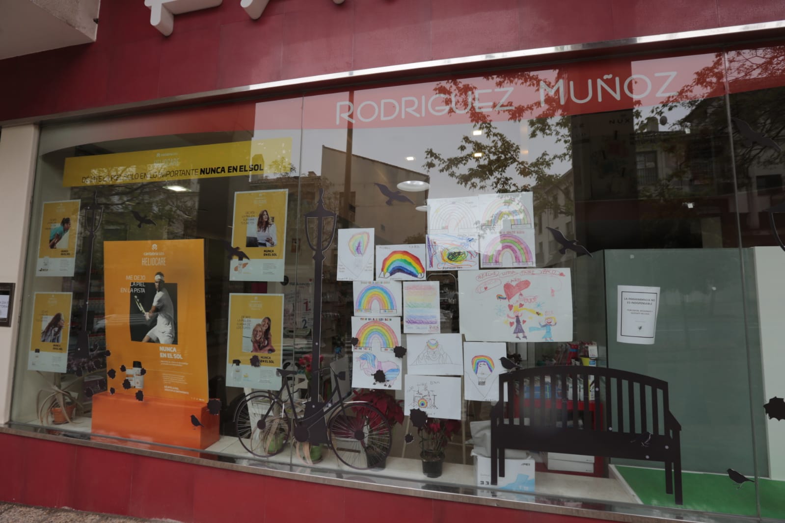 Las nuevas restricciones a la movilidad se hacen notar en las calles y plazas de la capital