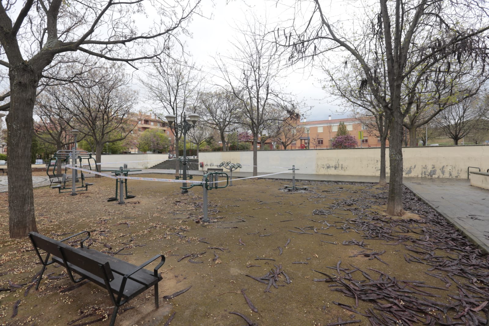 Las nuevas restricciones a la movilidad se hacen notar en las calles y plazas de la capital